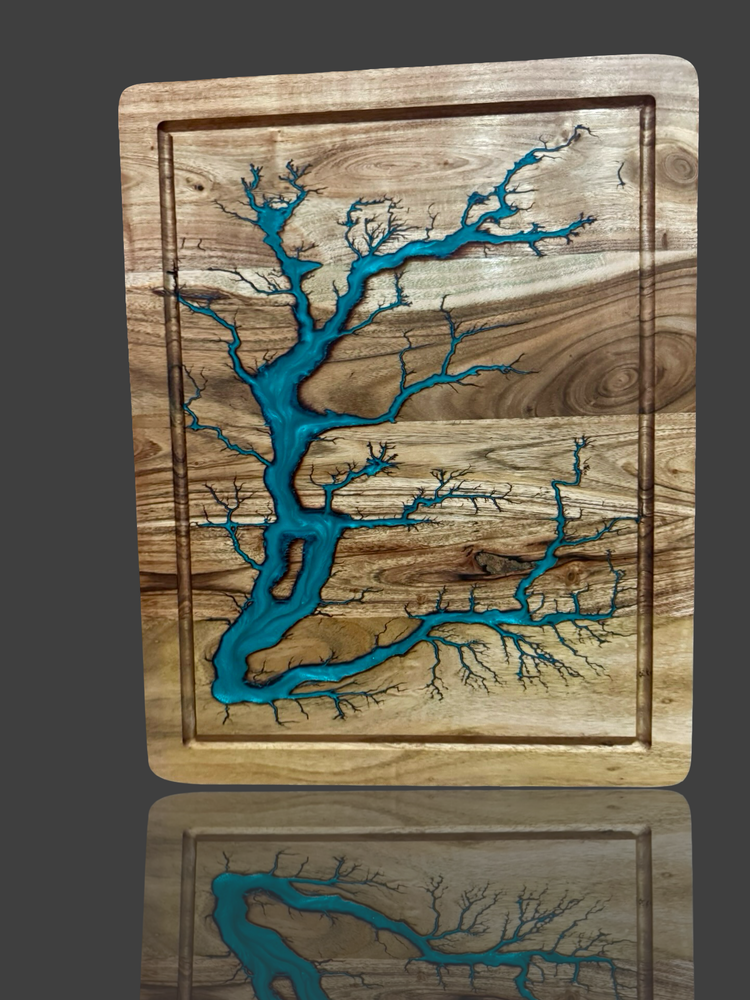 Handcrafted chopping, cutting, and carving board with peacock blue food-safe resin and deep juice well around the border – Fractal Flow Designs, Bairnsdale, Victoria, Australian-made resin board for BBQ, brisket, and kitchen prep.