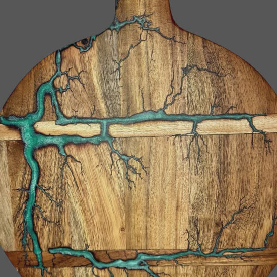 Handcrafted round serving paddle by Fractal Flow Designs – made in Bairnsdale, Victoria with Australian timber. Ideal for BBQ grazing, cheese boards, and premium gifts Australia-wide.