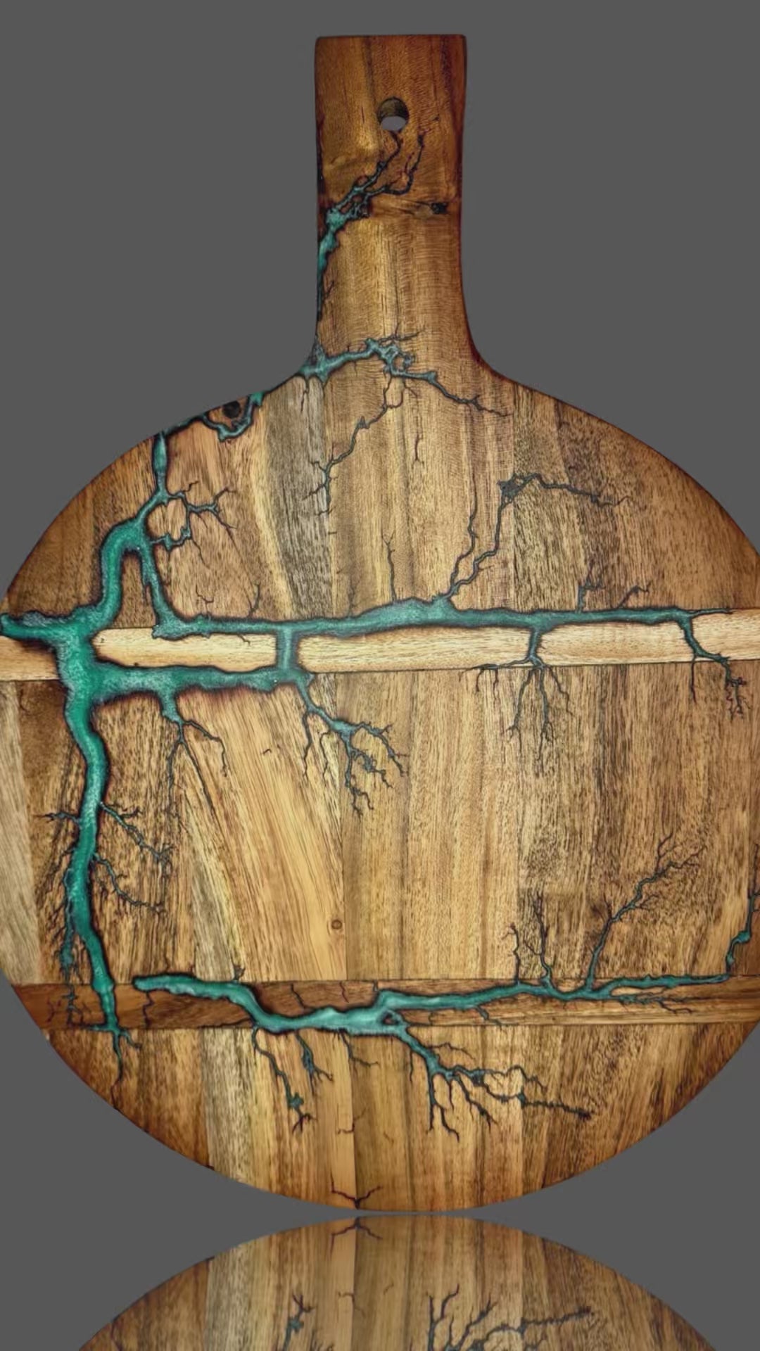 Handcrafted round serving paddle by Fractal Flow Designs – made in Bairnsdale, Victoria with Australian timber. Ideal for BBQ grazing, cheese boards, and premium gifts Australia-wide.